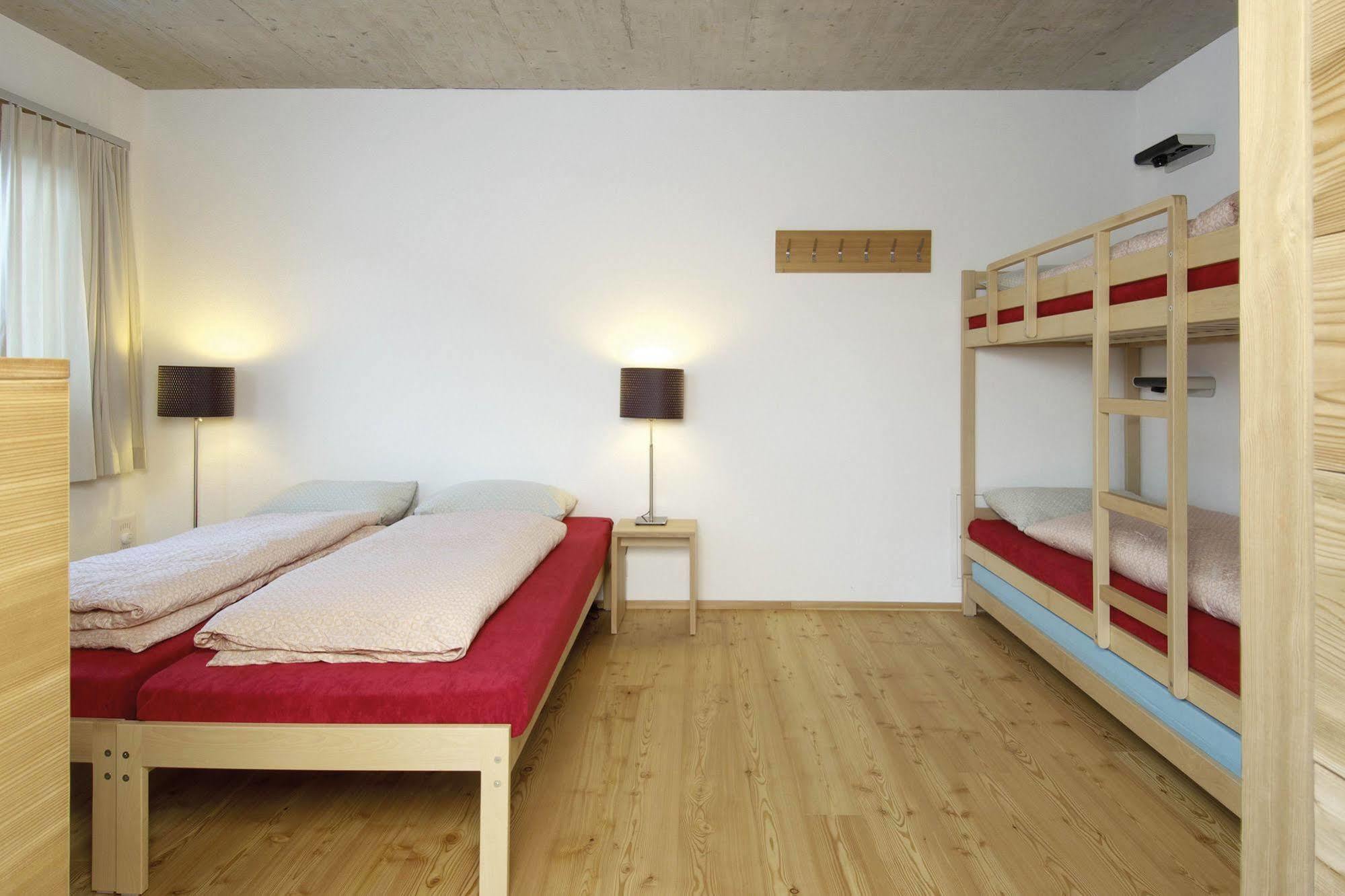 Scuol Youth Hostel Luaran gambar